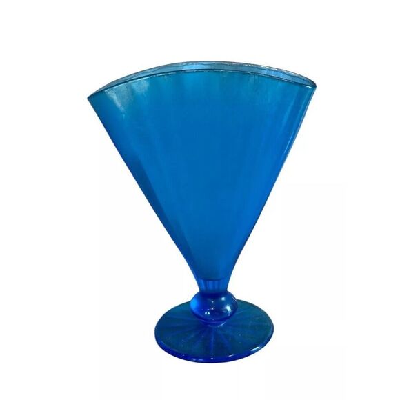 Art Glass, Fan Vase, Turquoise Blue Optic Ribbed Fan - Picture 1 of 7